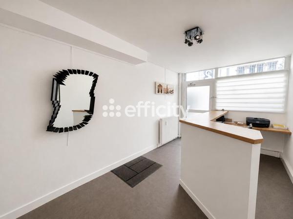 Local Commercial
         5 pièces
        - 109 m² Exclusivité 800 000 € *