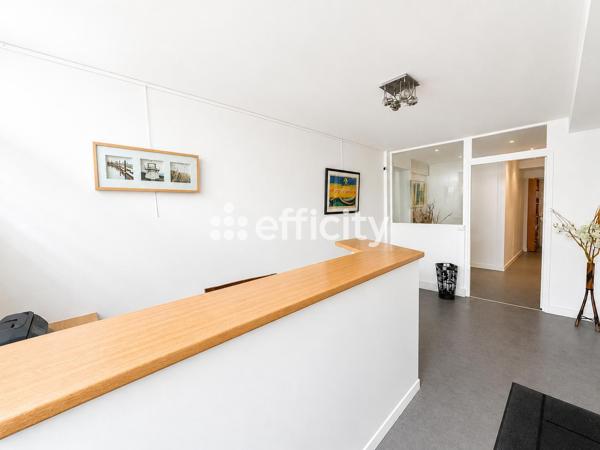 Local Commercial
         5 pièces
        - 109 m² Exclusivité 800 000 € *