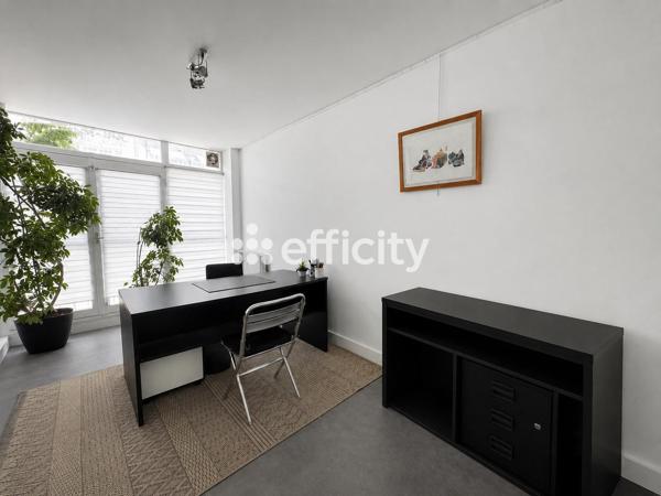 Local Commercial
         5 pièces
        - 109 m² Exclusivité 800 000 € *