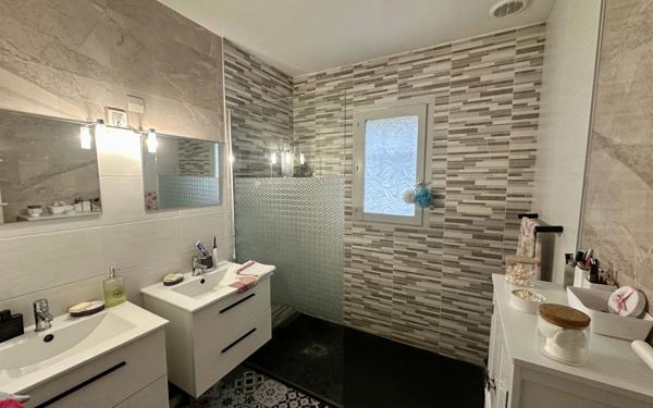 Maison à vendre    4 pièces •  Saint-Donat-sur-l'Herbasse