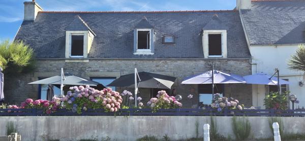 PLOZEVET ENSEMBLE IMMOBILIER MIXTE