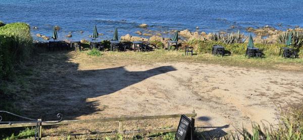 PLOZEVET ENSEMBLE IMMOBILIER MIXTE