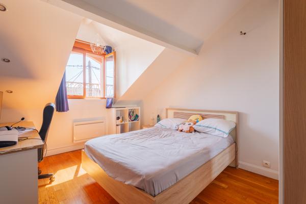 Aulnay SUD Maison de 230m2 + 2 studios avec jardin