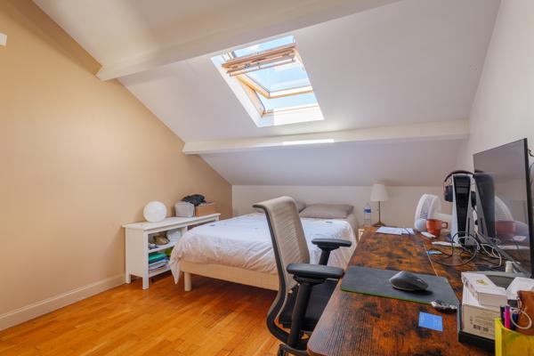 Aulnay SUD Maison de 230m2 + 2 studios avec jardin