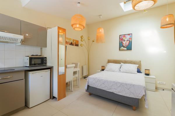 Aulnay SUD Maison de 230m2 + 2 studios avec jardin