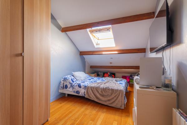 Aulnay SUD Maison de 230m2 + 2 studios avec jardin