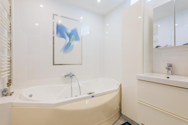 Aulnay SUD Maison de 230m2 + 2 studios avec jardin