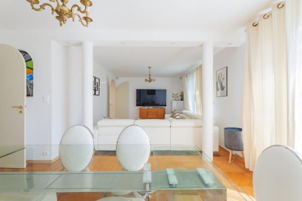Aulnay SUD Maison de 230m2 + 2 studios avec jardin