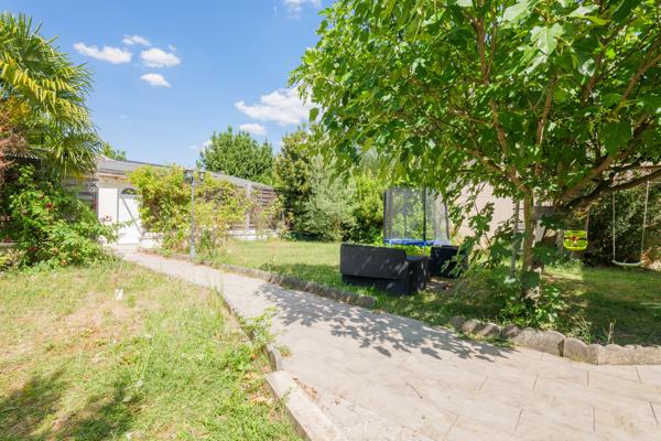 Aulnay SUD Maison de 230m2 + 2 studios avec jardin