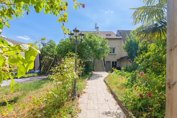 Aulnay SUD Maison de 230m2 + 2 studios avec jardin