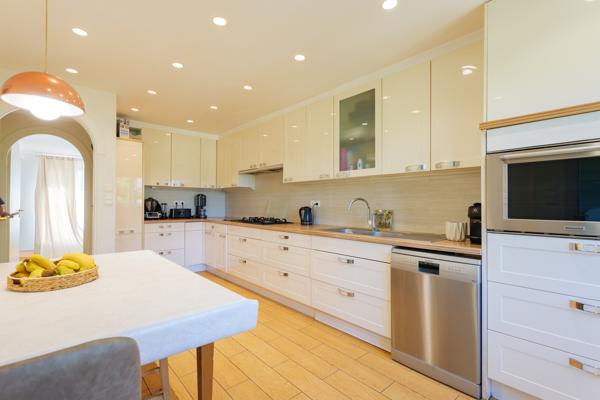 Aulnay SUD Maison de 230m2 + 2 studios avec jardin