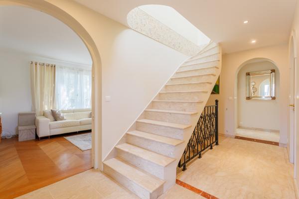 Aulnay SUD Maison de 230m2 + 2 studios avec jardin