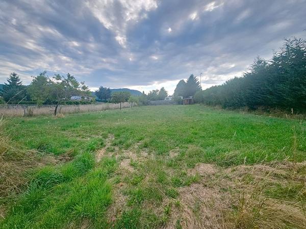 EXCLUSIVITE! Terrain clos d'environ 1030 m2 proche centre de Retournac et de ses commercies