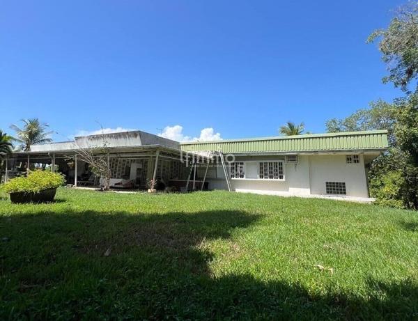 Terrain de 1.2 hectares avec villa 395 m2 et dépendance