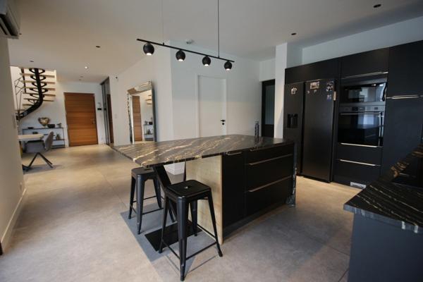 Une villa de style moderniste à Narrosse