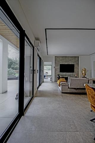 Une villa de style moderniste à Narrosse