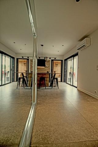 Une villa de style moderniste à Narrosse