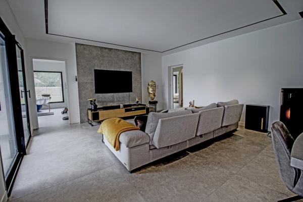 Une villa de style moderniste à Narrosse