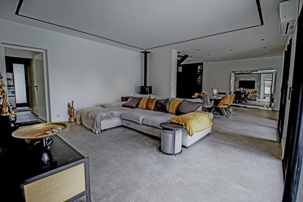 Une villa de style moderniste à Narrosse