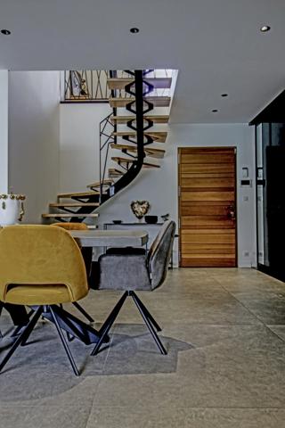 Une villa de style moderniste à Narrosse