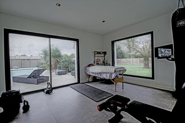 Une villa de style moderniste à Narrosse