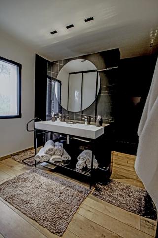 Une villa de style moderniste à Narrosse