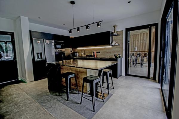 Une villa de style moderniste à Narrosse