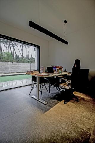 Une villa de style moderniste à Narrosse