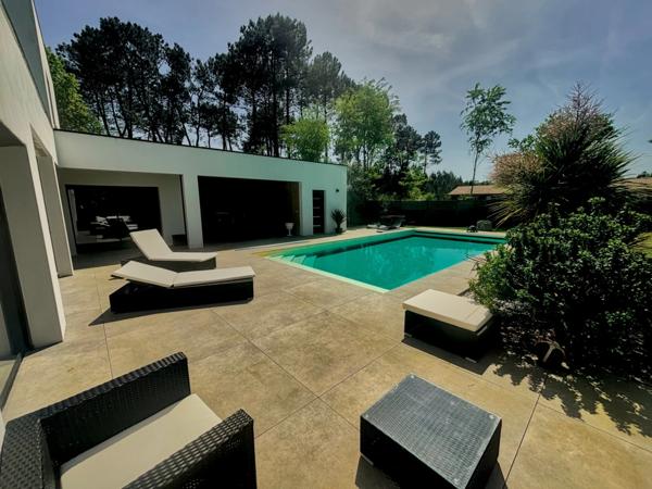 Une villa de style moderniste à Narrosse