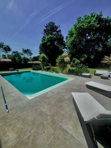 Une villa de style moderniste à Narrosse