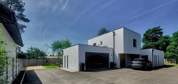 Une villa de style moderniste à Narrosse