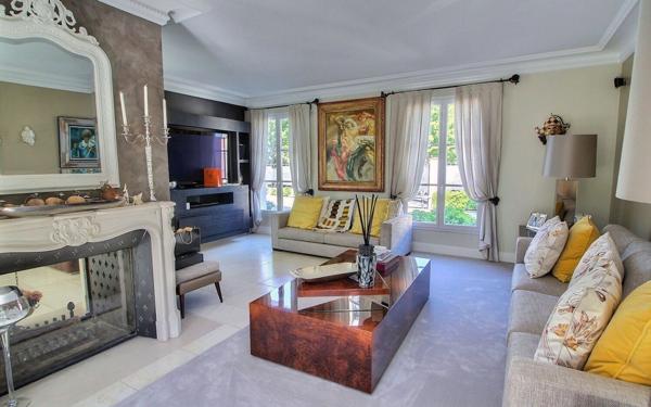 Maison à vendre    9 pièces •  Magny-le-Hongre