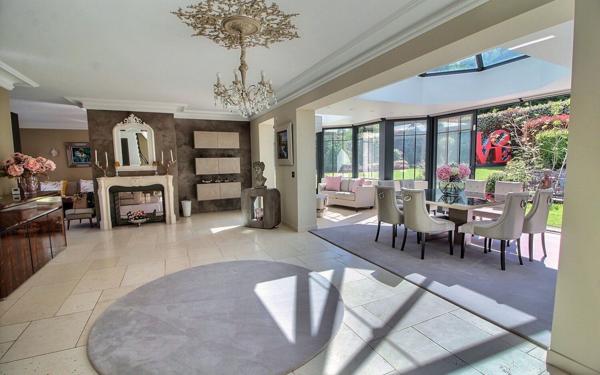 Maison à vendre    9 pièces •  Magny-le-Hongre