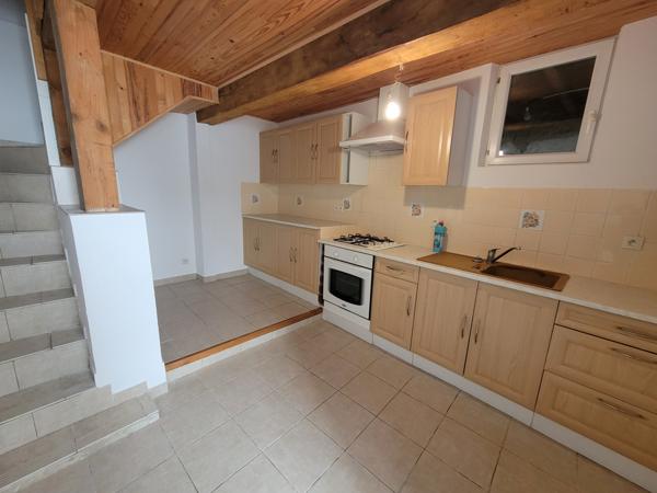 Centre village Alzonne toutes commodités Maison de village en excellent état avec remise Alzonne (11170)