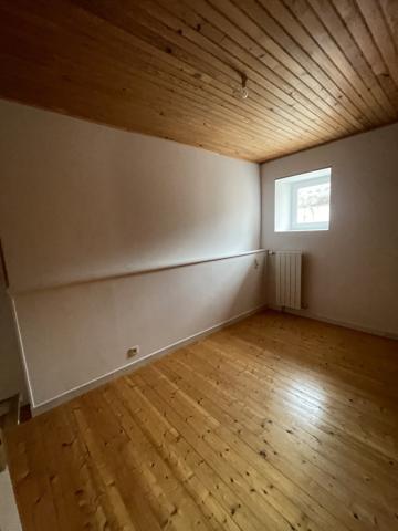 Centre village Alzonne toutes commodités Maison de village en excellent état avec remise Alzonne (11170)