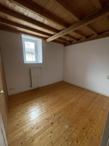 Centre village Alzonne toutes commodités Maison de village en excellent état avec remise Alzonne (11170)