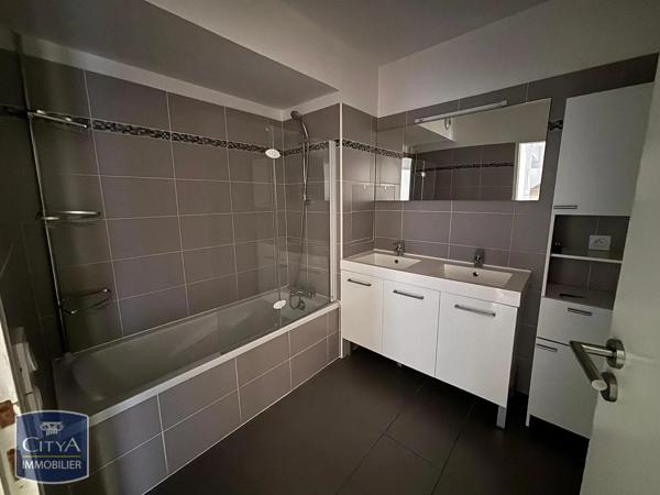Appartement à louer 3 pièces 62.2m² Aix-les-Bains (73100)