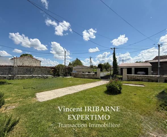 Saintes (17100) Maison Saintongeaise, 3 Chambres et jardin