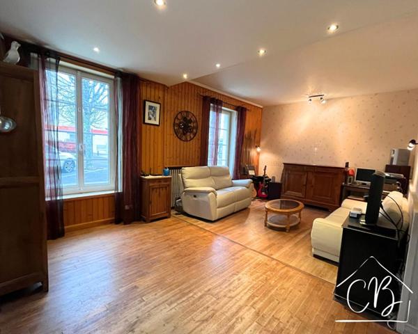 Aigre 16140 - En centre-ville - Maison de caractère avec jardin, garage et fort potentiel