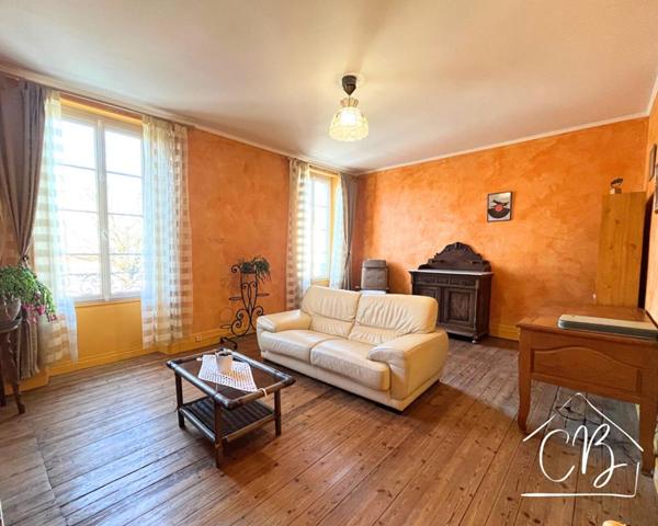 Aigre 16140 - En centre-ville - Maison de caractère avec jardin, garage et fort potentiel