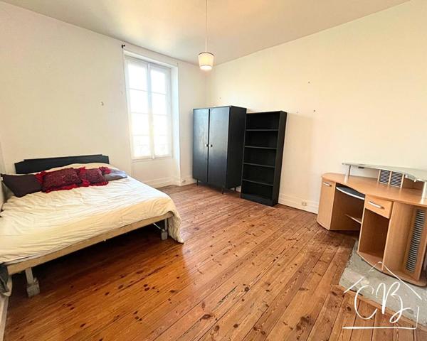 Aigre 16140 - En centre-ville - Maison de caractère avec jardin, garage et fort potentiel