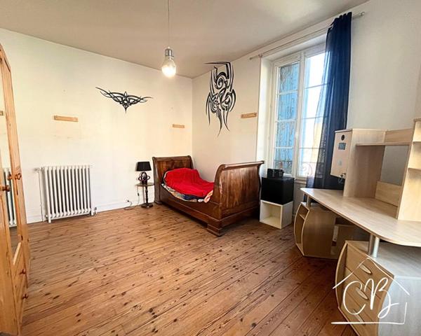 Aigre 16140 - En centre-ville - Maison de caractère avec jardin, garage et fort potentiel