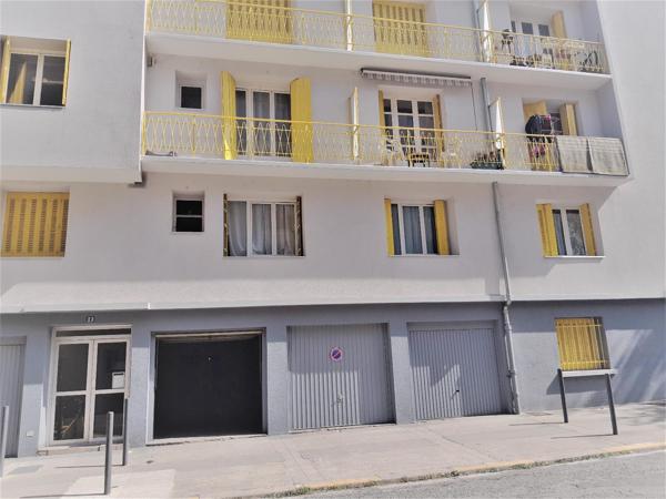 Parking · Location Grenoble (38100)