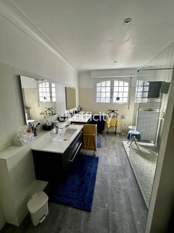 Maison 7 pièces - 330 m² Exclusivité efficity