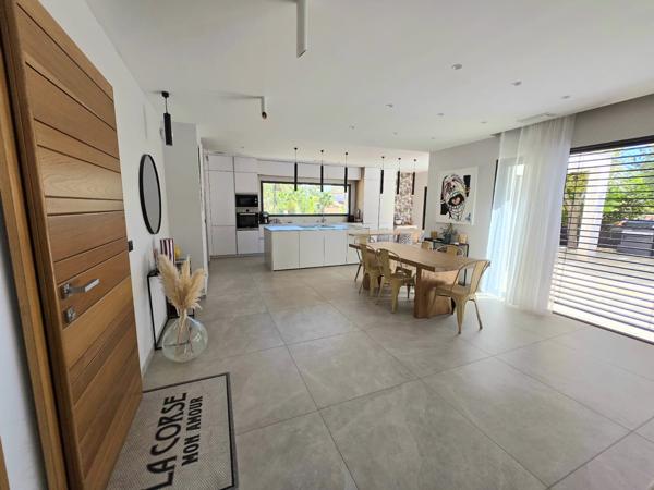 Chateau gombert (13013) MAISON CONTEMPORAINE DE 2021 - GARANTIE DECENNALE - PISCINE - PRESTATIONS HAUT DE GAMME