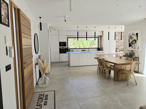 Chateau gombert (13013) MAISON CONTEMPORAINE DE 2021 - GARANTIE DECENNALE - PISCINE - PRESTATIONS HAUT DE GAMME