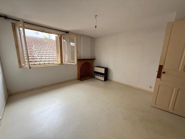 LOURDES CENTRE – Ensemble immobilier à fort potentiel avec ateliers, appartement, garages et terrasse