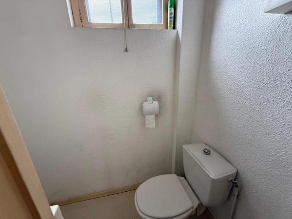 Immeuble comprenant dépôts