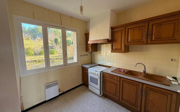 Maison à vendre    2 pièces •  Planzolles