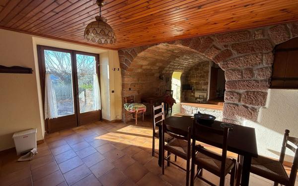 Maison à vendre    2 pièces •  Planzolles